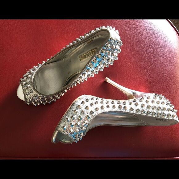 These Wild Pair heels are hot and spiky in 71/2 - Picture 4 of 7